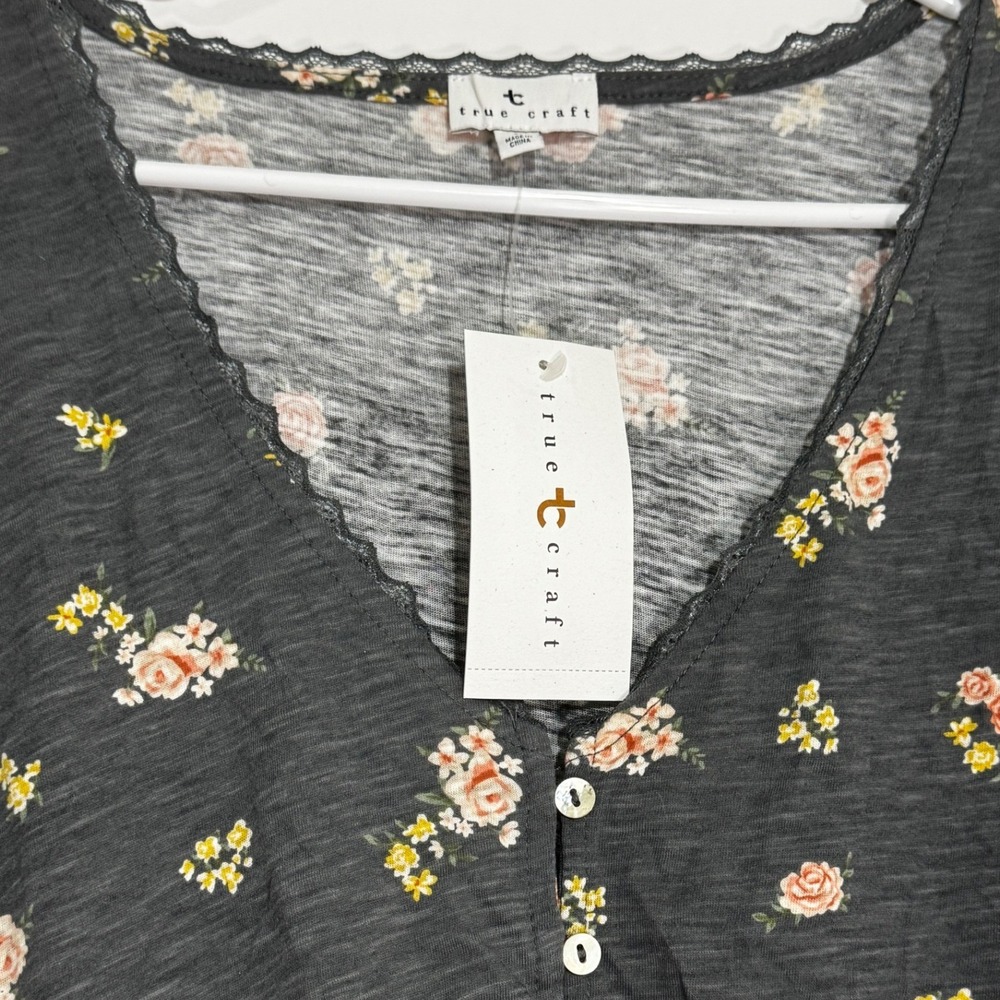 True Craft Womens Floral V-Neck Peplum Top Charcoal Grey Lace Trim Large NWT - Picture 5 of 6